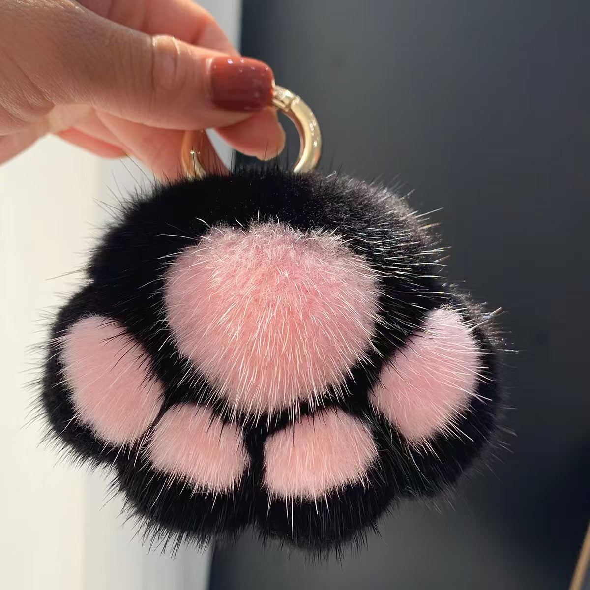 Llavero de peluche con forma de patita de gato