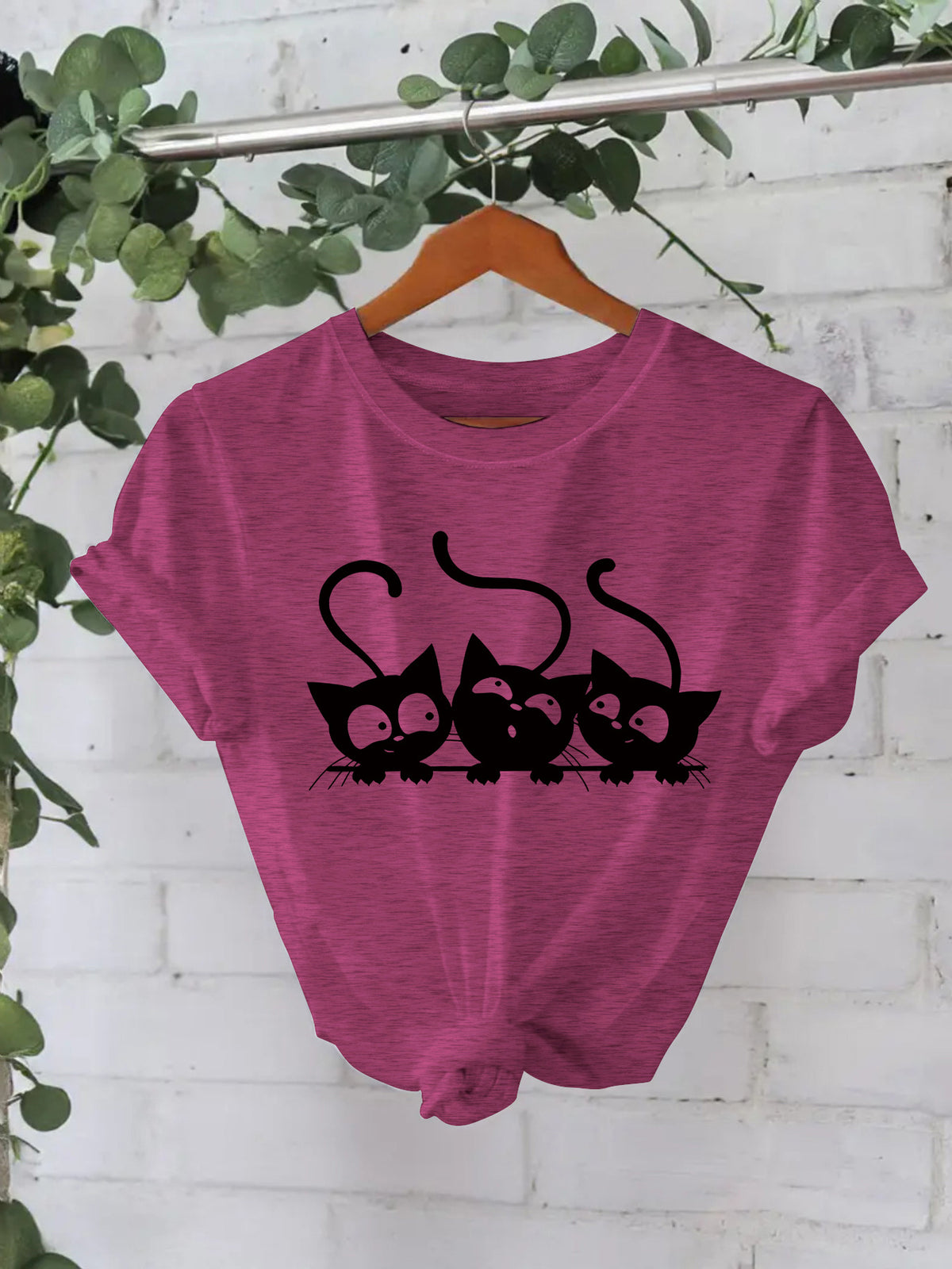 Camiseta estampada de tres gatos