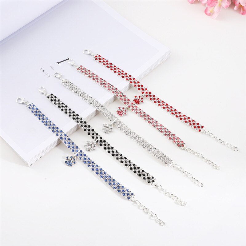 Collar ajustable con pedrería para perros y gatos