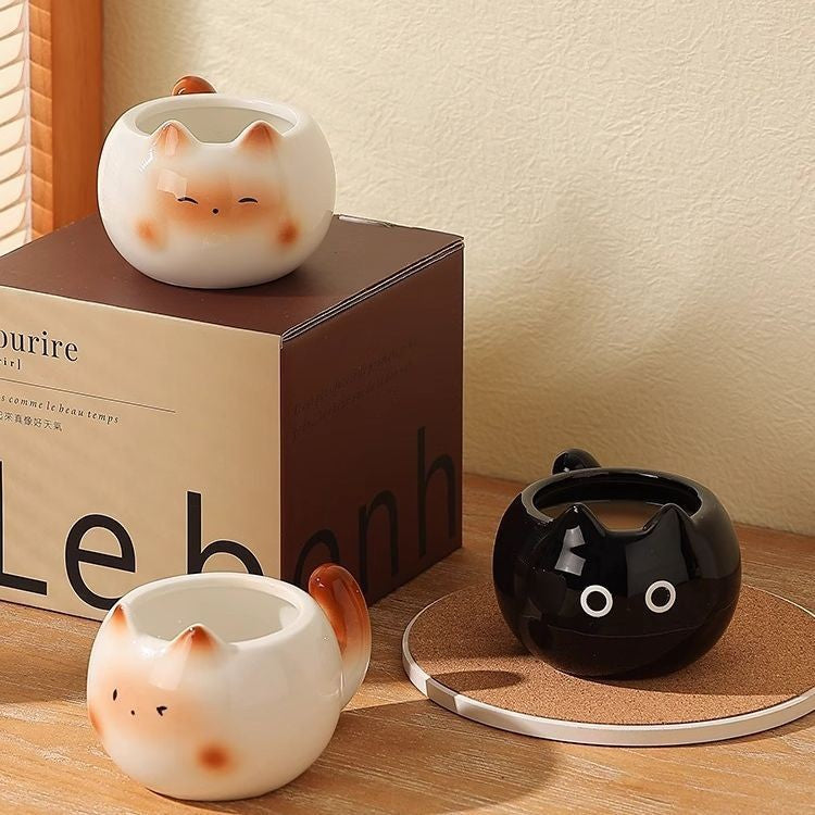 Taza de café de cerámica con gato siamés