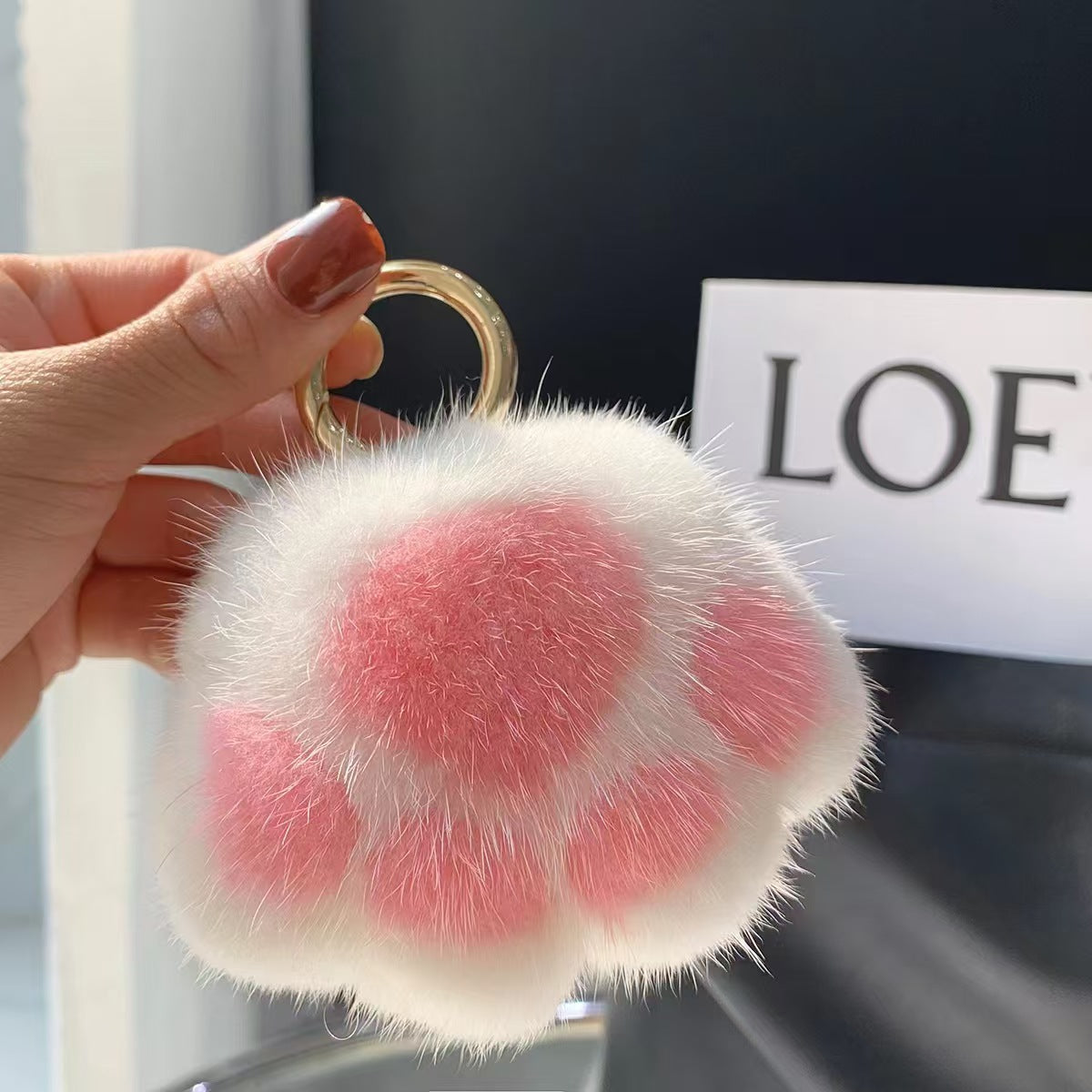 Llavero de peluche con forma de patita de gato