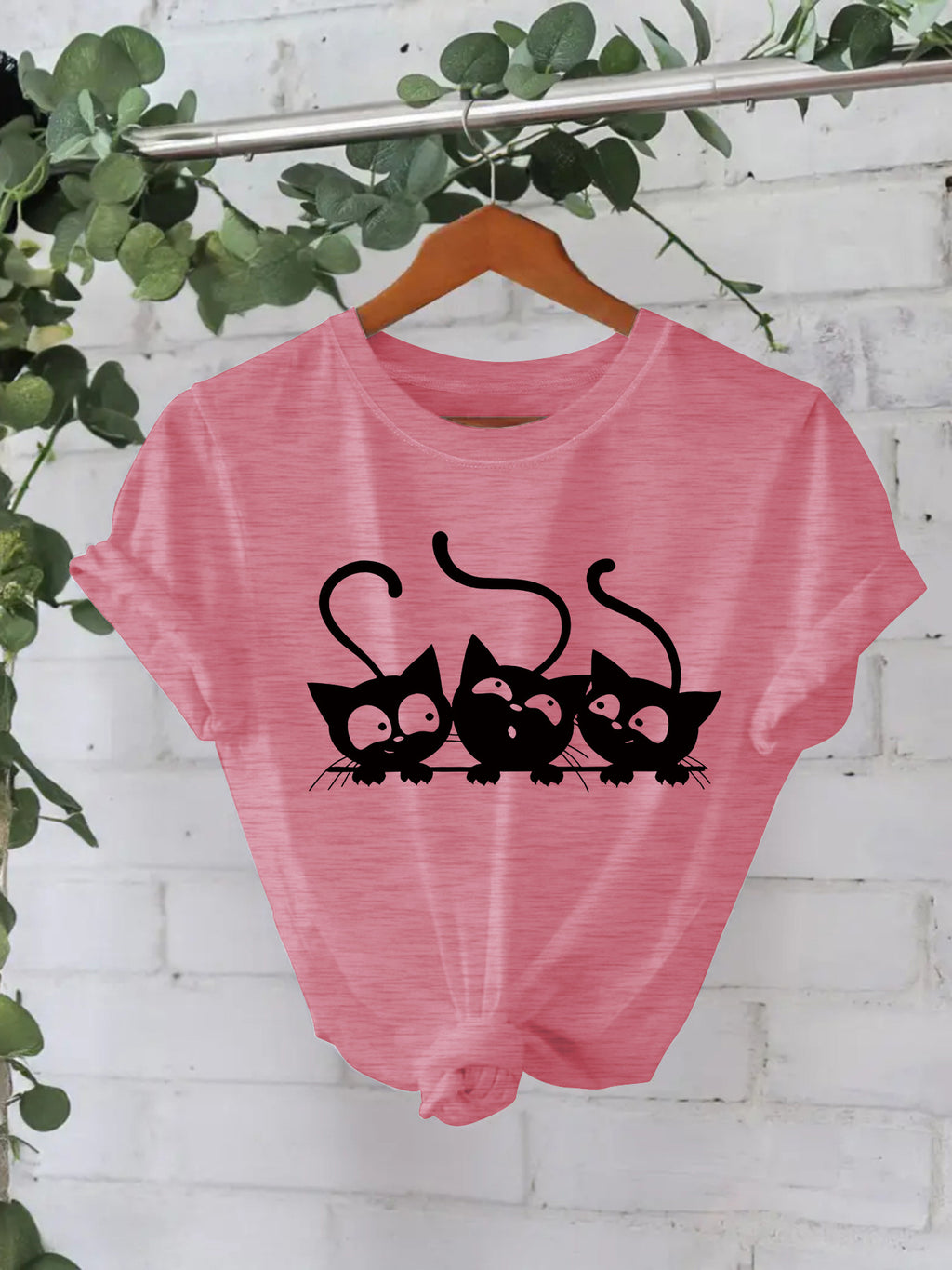 Camiseta estampada de tres gatos