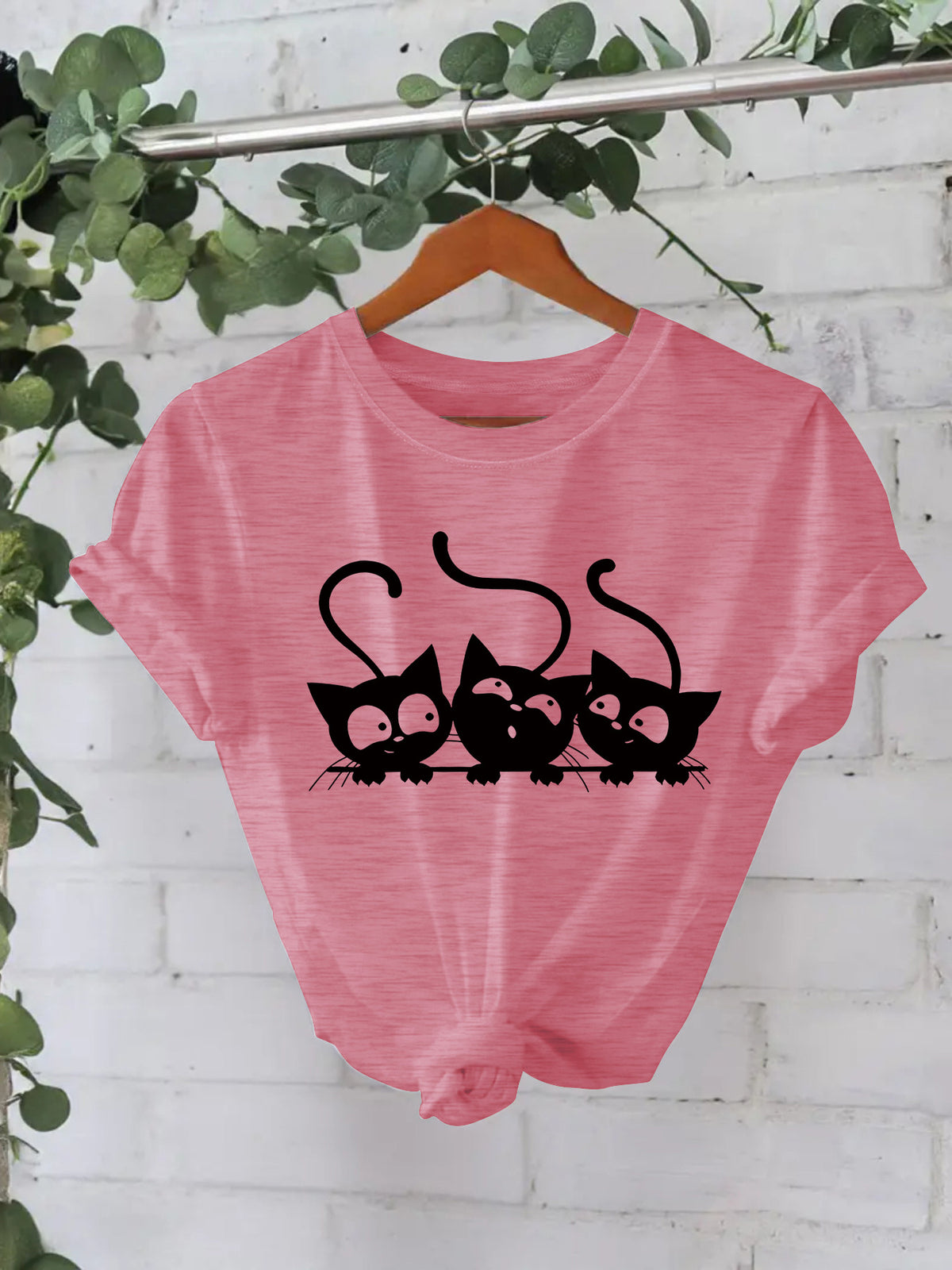 Camiseta estampada de tres gatos