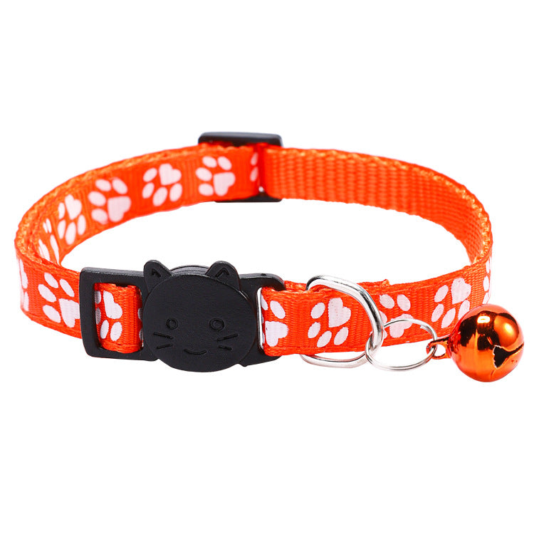 Collar ajustable para gato con cascabel y huellas