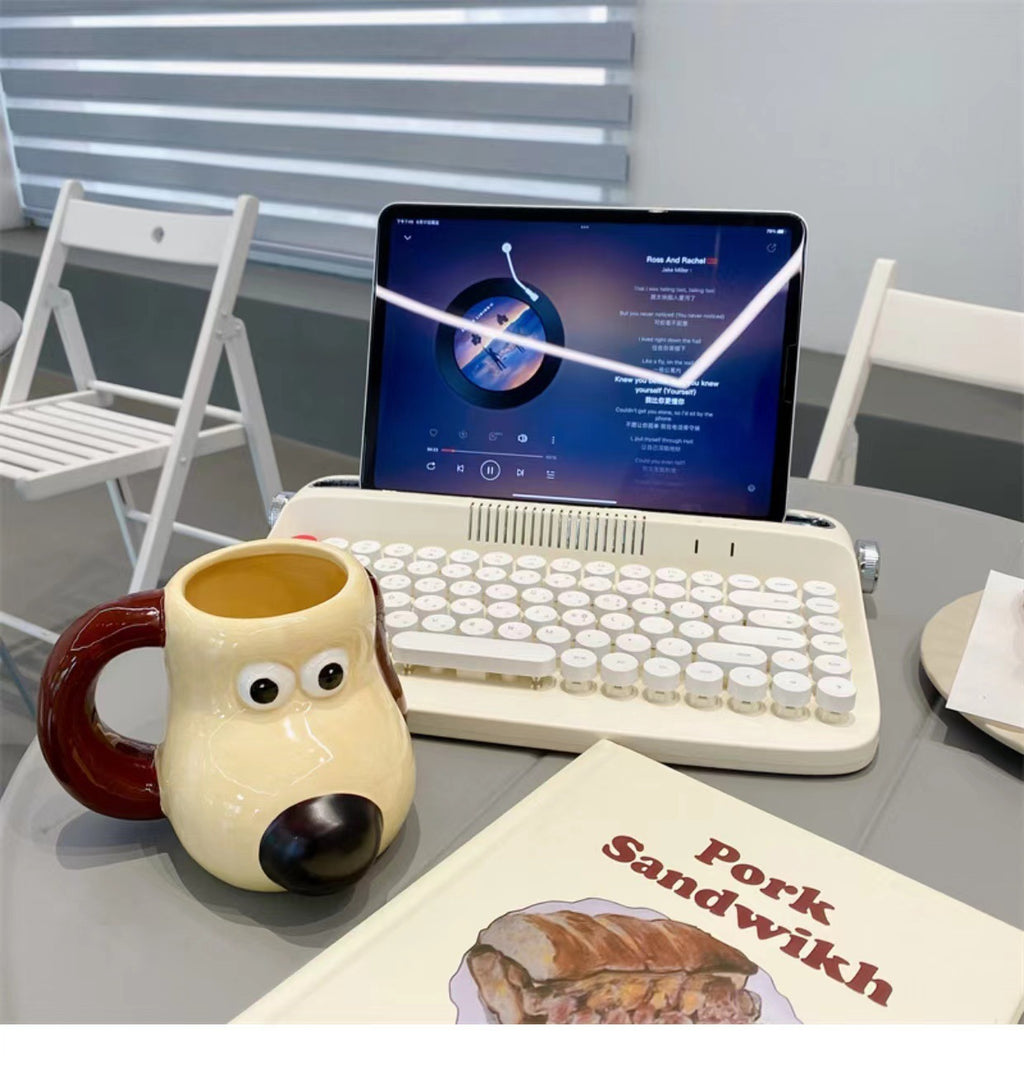 Taza de cerámica pintada a mano con perro y palmeras