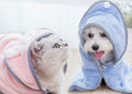 Albornoz con capucha para gatos y perros pequeños