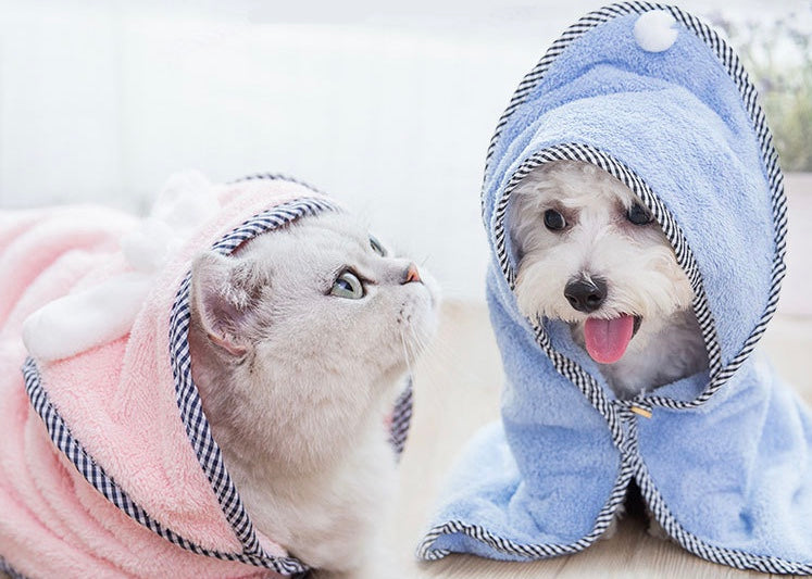 Albornoz con capucha para gatos y perros pequeños