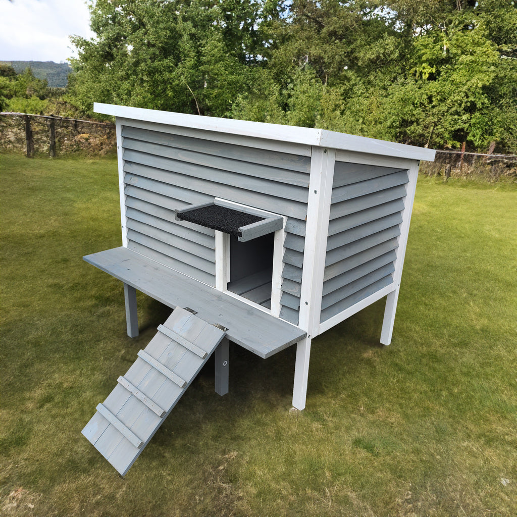 Casa de madera para gatos de exterior con puerta de escape