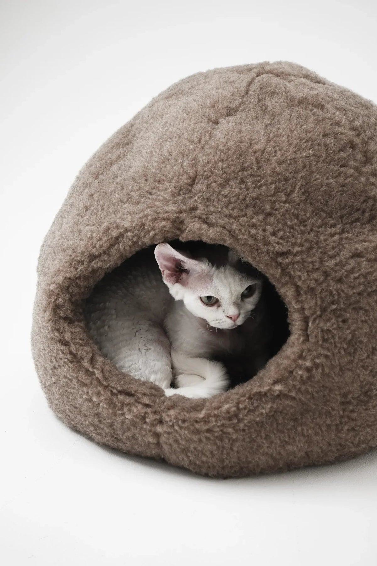 Cama cueva de lana natural Mellow, beige