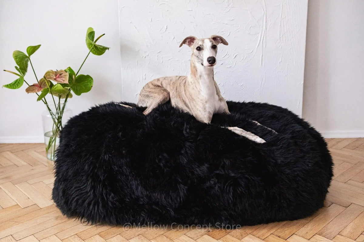 Cama ovalada de piel de oveja negra Mellow, de 50 cm a 130 cm
