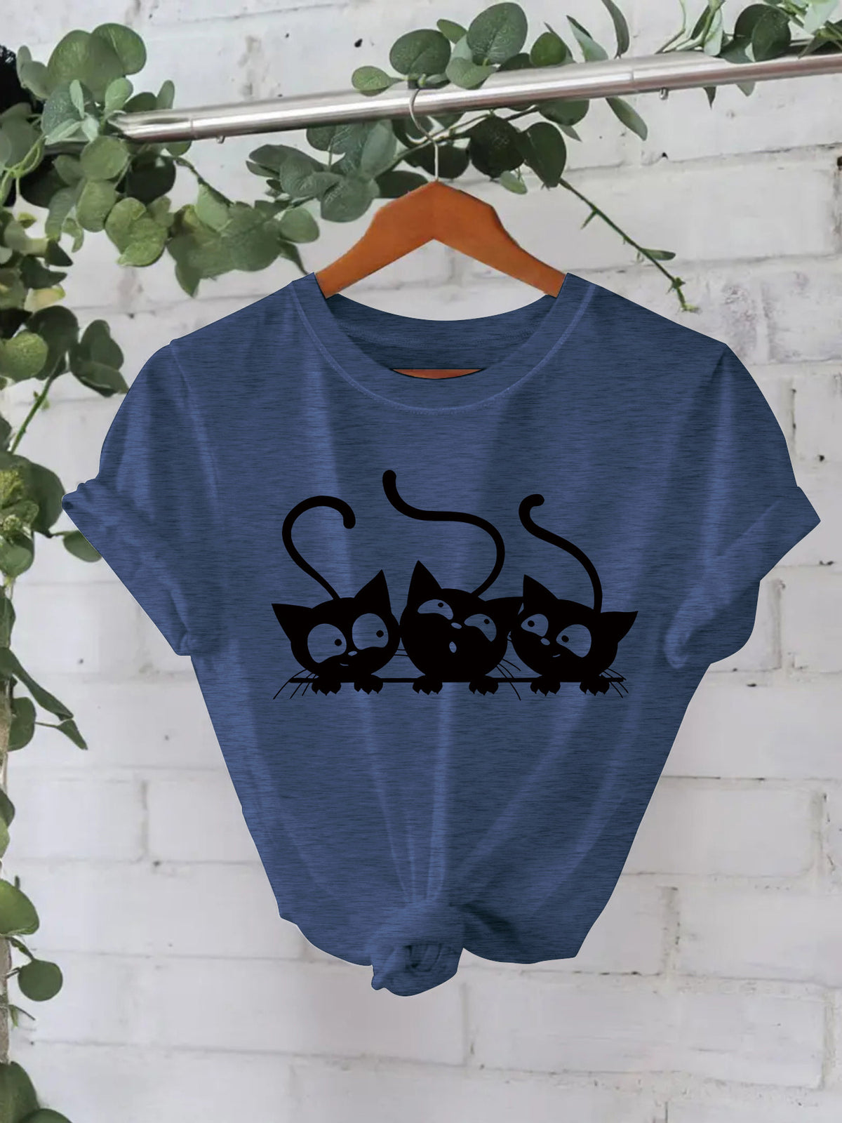 Camiseta estampada de tres gatos