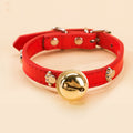 Cascabel con huella y hueso para collar de mascota en color rojo