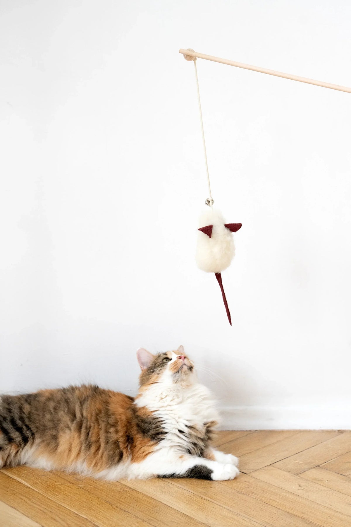 Ratón de lana natural para gatos con cascabel