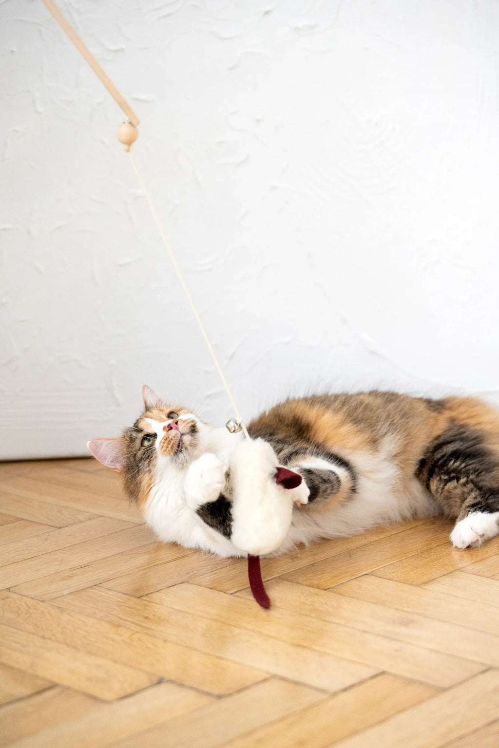 Ratón de lana natural para gatos con cascabel