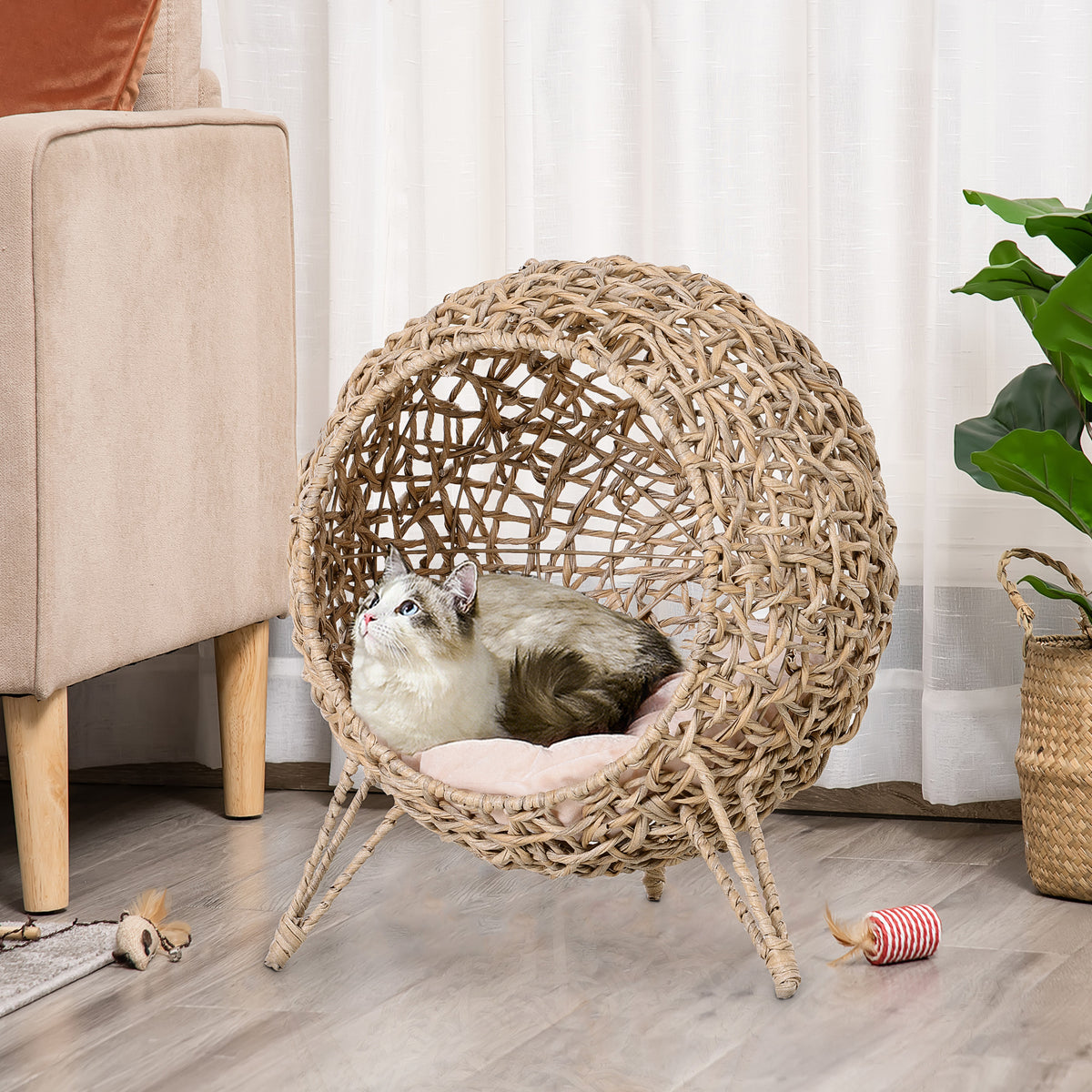 Cama cueva elevada de ratán para gatos con cojín de felpa, beige