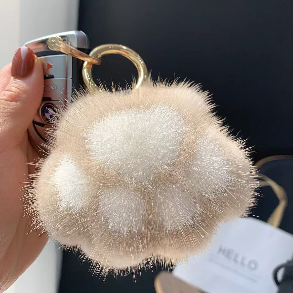 Llavero de peluche con forma de patita de gato
