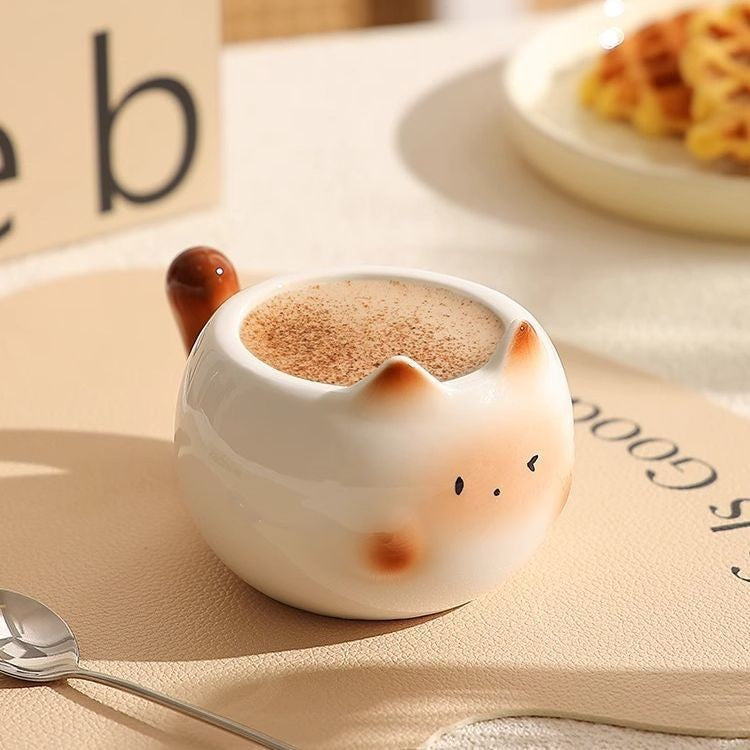 Taza de café de cerámica con gato siamés