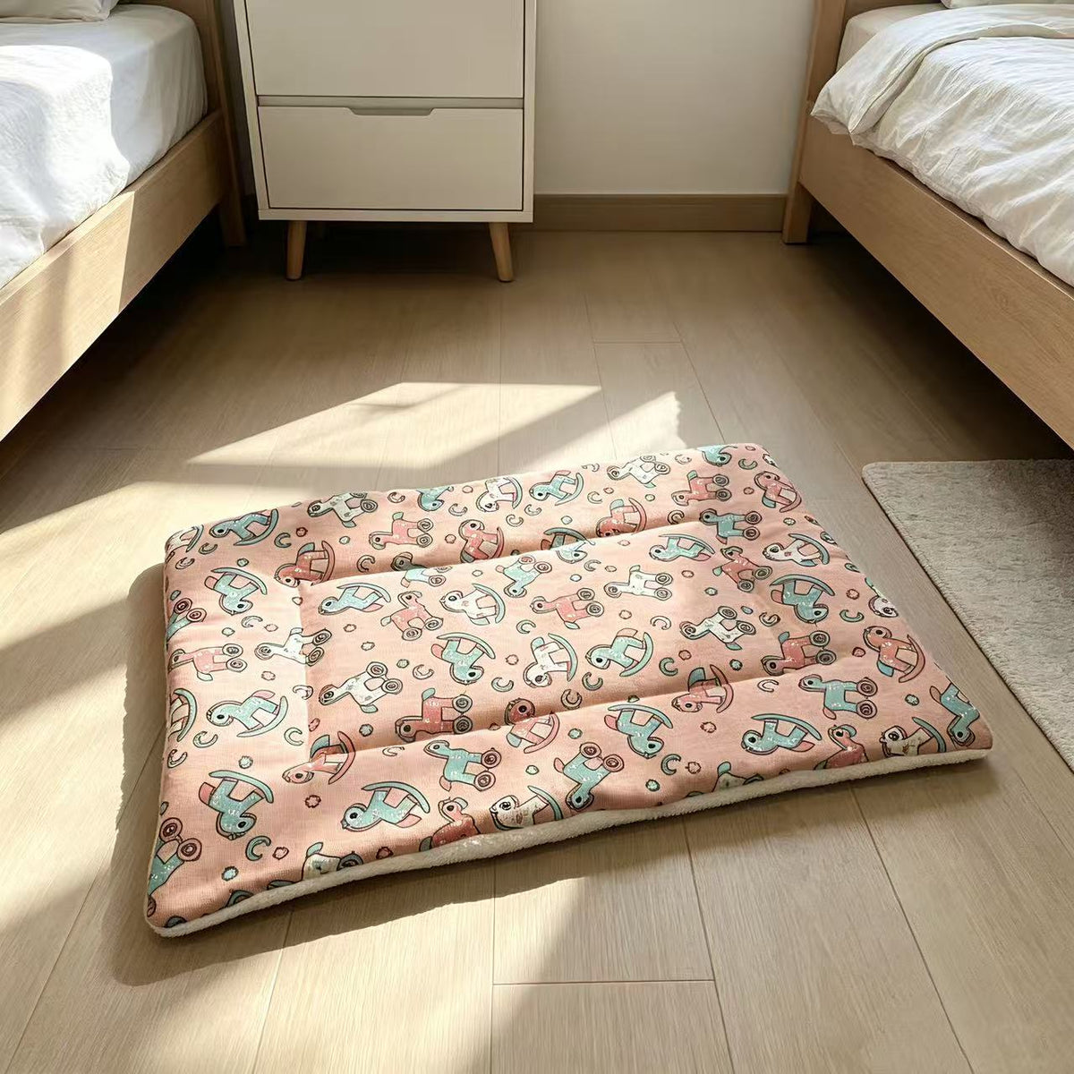 Colchoneta lavable de descanso para mascotas – Caballito rosa