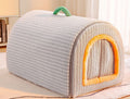 Cama iglú gris con puerta naranja