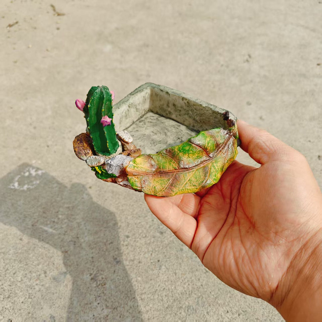 Bebedero de resina con forma de cactus