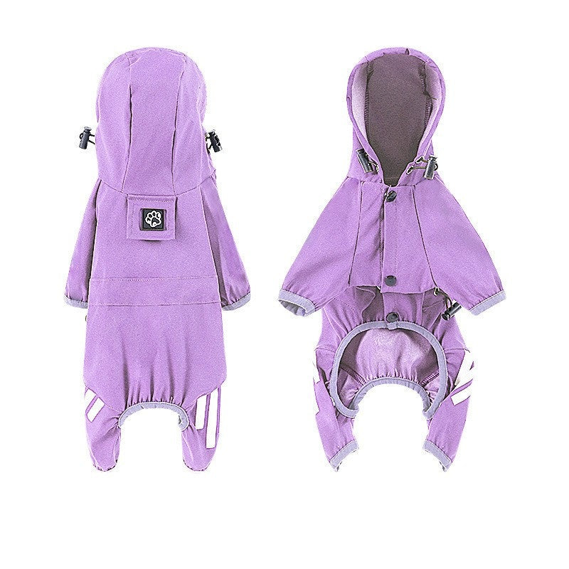 Impermeable morado con ribete morado, espalda y frente