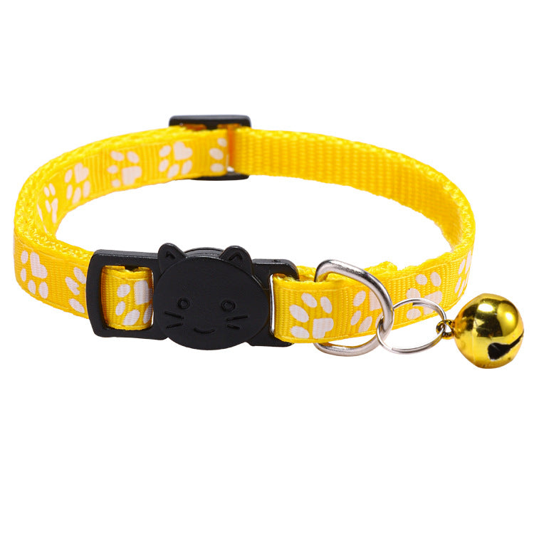Collar ajustable para gato con cascabel y huellas