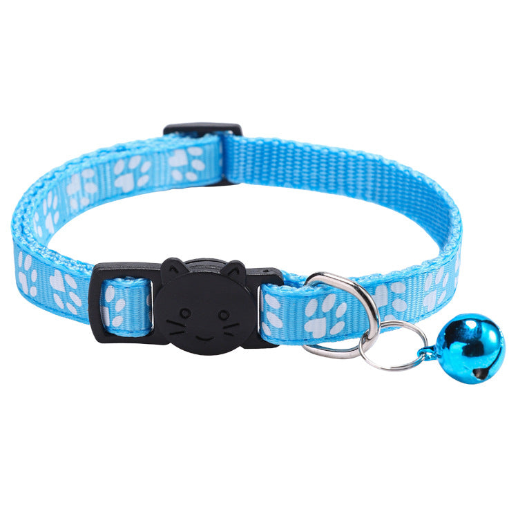 Collar ajustable para gato con cascabel y huellas