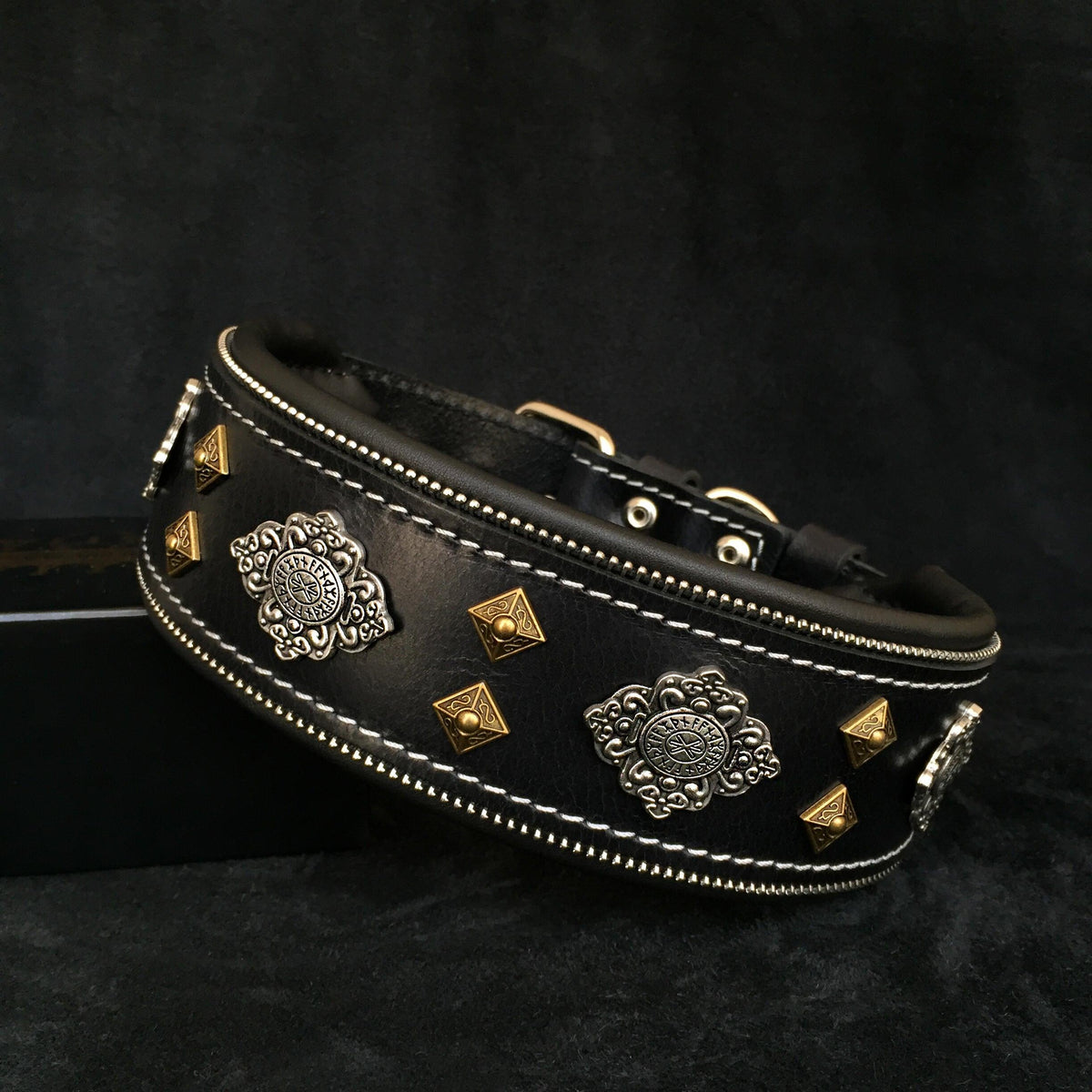 Collar Bestia Aztec negro de cuero para perros, de M · cuello 42,5–50 cm a XXL · cuello 65–75 cm