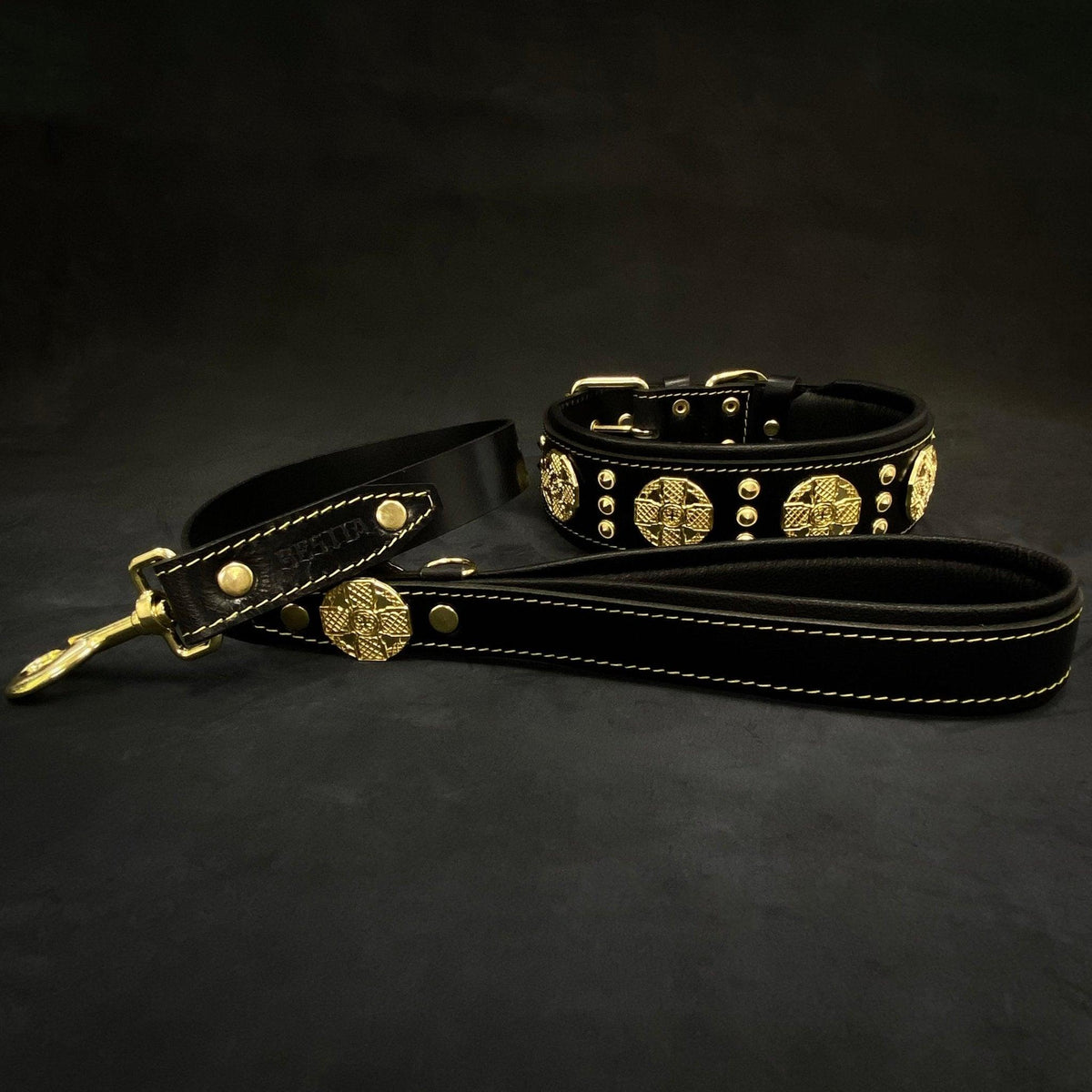 Collar Bestia Maximus negro y dorado de 6,3 cm de ancho, de M · cuello 42,5–50 cm a XXL · cuello 65–75 cm